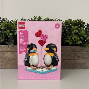 New Lego Penguins in Love Set